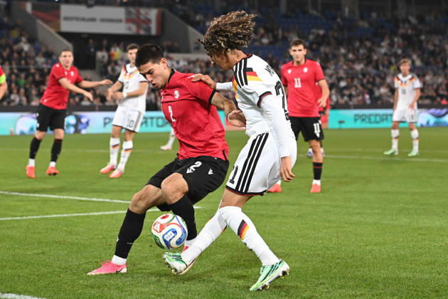Wael MOHYA (GER) gegen Rati Grigalava (GEO) Aktion, Zweikampf, Fussball Laenderspiel, U21, U 21 EM-Qualifikation, Deutschland - Georgien 2-0 am 06.10.2026, Schueco-Arena Bielefeld, Â