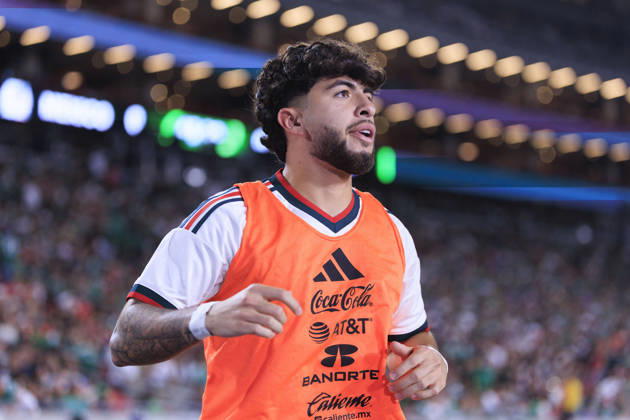 October 6, 2026, Los Angeles, California, USA: Denzell Garcia 19 of Mexico during an International Friendly, Länderspiel, Nationalmannschaft match against Chile at the Los Angeles Memorial Coliseum on Tuesday October 6, 2026 in Los Angeles, California. Mexico loses to Chile, 0-2. ARIANA RUIZ PI Mexico Vs. Chile  - ZUMAp124 20261006_zaa_p124_113 Copyright: xArianaxRuizx