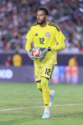 October 6, 2026, Los Angeles, California, USA: Goalkeeper, Lawrence Vigouroux 12 of Chile during an International Friendly, Länderspiel, Nationalmannschaft match against Mexico at the Los Angeles Memorial Coliseum on Tuesday October 6, 2026 in Los Angeles, California. Mexico loses to Chile, 0-2. ARIANA RUIZ PI Mexico Vs. Chile - ZUMAp124 20261006_zaa_p124_115 Copyright: xArianaxRuizx