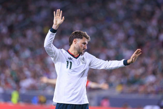 October 6, 2026, Los Angeles, California, USA: Santiago Gimenez 11 of Mexico during an International Friendly, Länderspiel, Nationalmannschaft match against Chile at the Los Angeles Memorial Coliseum on Tuesday October 6, 2026 in Los Angeles, California. Mexico loses to Chile, 0-2. ARIANA RUIZ PI Mexico Vs. Chile - ZUMAp124 20261006_zaa_p124_116 Copyright: xArianaxRuizx