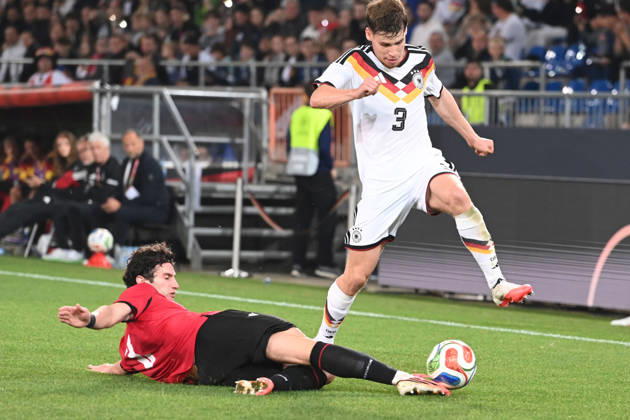 Lukas ULLRICH (GER) gegen Dato BUKIA (GEO) Aktion, Zweikampf, Fussball Laenderspiel, U21, U 21 EM-Qualifikation, Deutschland - Georgien 2-0 am 06.10.2026, Schueco-Arena Bielefeld, Â