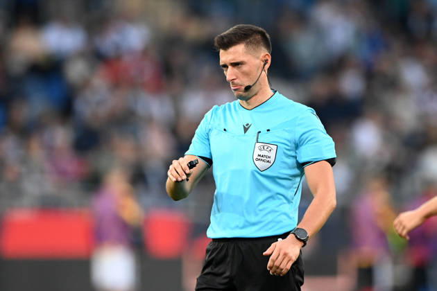 Schiedsrichter Florian LATA (ALB) Gestik, Geste, gestikuliert, Fussball Laenderspiel, U21, U 21 EM-Qualifikation, Deutschland - Georgien 2-0 am 06.10.2026, Schueco-Arena Bielefeld, Â