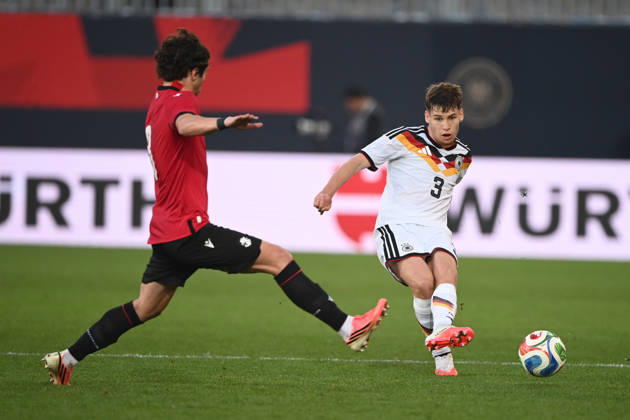 Lukas ULLRICH (GER) gegen Dato BUKIA (GEO) Aktion, Zweikampf, Fussball Laenderspiel, U21, U 21 EM-Qualifikation, Deutschland - Georgien 2-0 am 06.10.2026, Schueco-Arena Bielefeld, Â