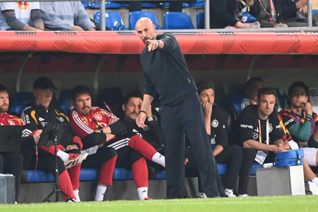 Bundestrainer Antonio DI SALVO (GER) gibt Anweisungen an seine Spieler,, Gestik, Geste, gestikuliert, Fussball Laenderspiel, U21, U 21 EM-Qualifikation, Deutschland - Georgien 2-0 am 06.10.2026, Schueco-Arena Bielefeld, Â