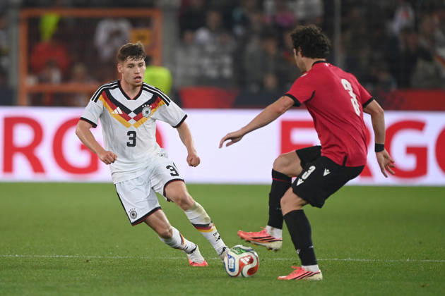 Lukas ULLRICH (GER) gegen Dato BUKIA (GEO) Aktion, Zweikampf, Fussball Laenderspiel, U21, U 21 EM-Qualifikation, Deutschland - Georgien 2-0 am 06.10.2026, Schueco-Arena Bielefeld, Â