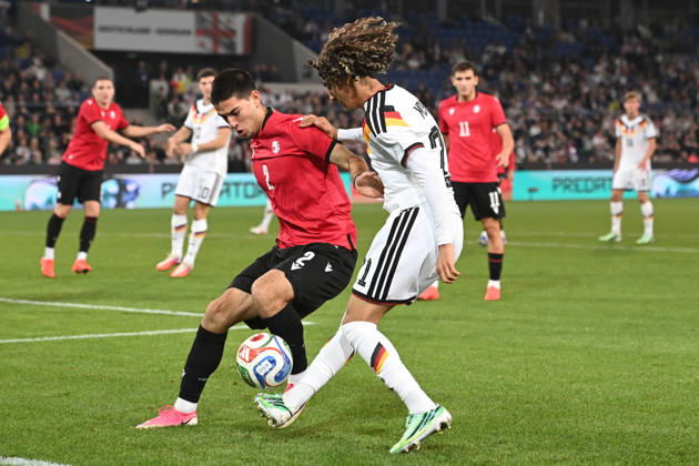 Wael MOHYA (GER) gegen Rati Grigalava (GEO) Aktion, Zweikampf, Fussball Laenderspiel, U21, U 21 EM-Qualifikation, Deutschland - Georgien 2-0 am 06.10.2026, Schueco-Arena Bielefeld, Â