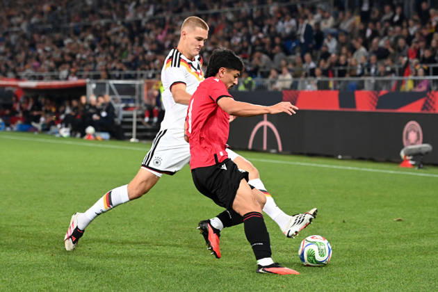 Tom Alexander ROTHE (GER) gegen Giorgi Robakidze (GEO) Aktion, Zweikampf, Fussball Laenderspiel, U21, U 21 EM-Qualifikation, Deutschland - Georgien 2-0 am 06.10.2026, Schueco-Arena Bielefeld, Â