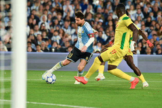 BUENOS AIRES, ARGENTINA 6 OCTOBER: Argentine footballer Lionel Messi beats the Benin defenders with a dribble during a friendly match between Argentina and Benin at the Estadio Monumental Antonio V. Liberti on 6 October 2026 in Buenos Aires, Argentina. Copyright: xMBxMediax