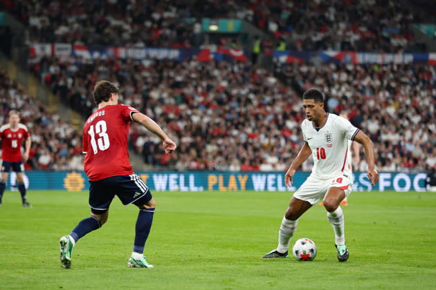 LONDON, ENGLAND - OCTOBER 6: Jude Bellingham of England controls the ball while under pressure from Lukas Ambros of Czechia during the UEFA Nations League 2026 27 group phase match between England and Czechia at Wembley Stadium on October 6, 2026 in London, England.  Copyright: xMBxMediax
