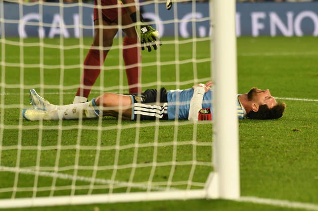 BUENOS AIRES, ARGENTINA 6 OCTOBER: Argentine footballer Lionel Messi falls to the ground following a move that almost resulted in a goal, and the opposing goalkeeper tries to help him up during a friendly match between Argentina and Benin at the Estadio Monumental Antonio V. Liberti on 6 October 2026 in Buenos Aires, Argentina. Copyright: xMBxMediax