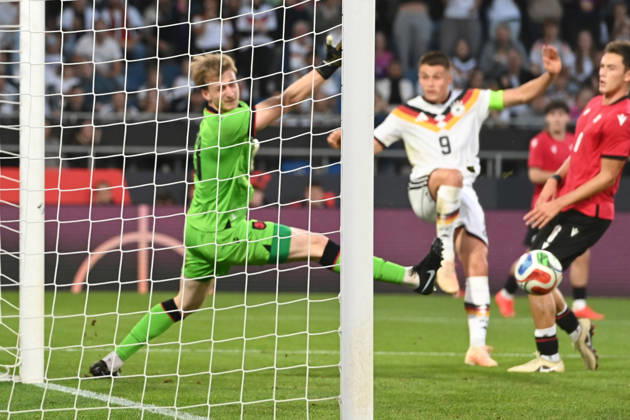 Nicolo TRESOLDI (GER) Torchance Aktion, Zweikampf, gegen Torwart Papuna Beruashvili (GEO) Fussball Laenderspiel, U21, U 21 EM-Qualifikation, Deutschland - Georgien 2-0 am 06.10.2026, Schueco-Arena Bielefeld, Â
