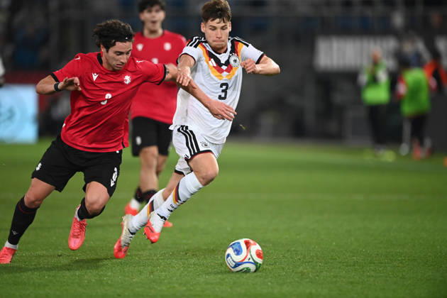 Lukas ULLRICH (GER) gegen Dato BUKIA (GEO) Aktion, Zweikampf, Fussball Laenderspiel, U21, U 21 EM-Qualifikation, Deutschland - Georgien 2-0 am 06.10.2026, Schueco-Arena Bielefeld, Â