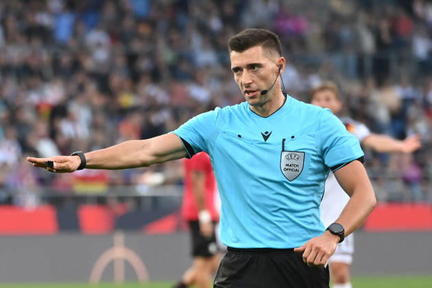 Schiedsrichter Florian LATA (ALB) - Gestik, Geste, gestikuliert, Fussball Laenderspiel, U21, U 21 EM-Qualifikation, Deutschland - Georgien 2-0 am 06.10.2026, Schueco-Arena Bielefeld, Â