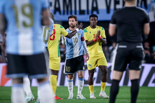 The last match of Messi in Buenos Aires, Argentina - 06 Oct 2026 Lionel Messi of Argentina and Benin players seen during the match between Argentina and Benin International Friendly, Länderspiel, Nationalmannschaft match, The last match of Messi with Argentina national team, Nationalteam Final score: Argentina 3 - 0 Benin Buenos Aires Argentina Copyright: xRobertoxTuerox xSOPAxImagesx Roberto--Tuero-1456614