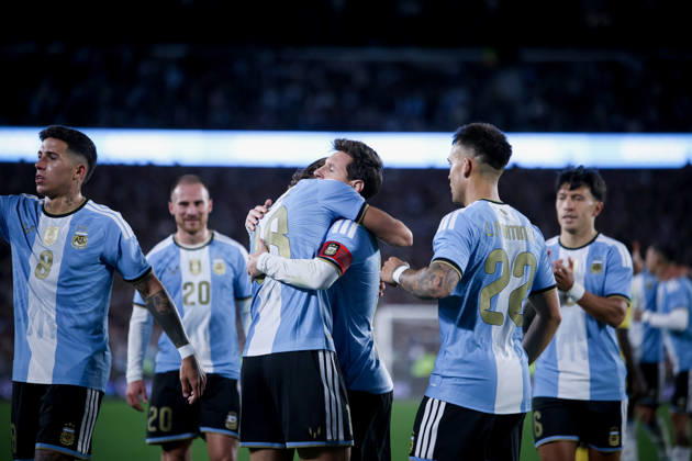 The last match of Messi in Buenos Aires, Argentina - 06 Oct 2026 Nicolas Paz and Lionel Messi of Argentina celebrate during the match between Argentina and Benin International Friendly, Länderspiel, Nationalmannschaft match, The last match of Messi with Argentina national team, Nationalteam Final score: Argentina 3 - 0 Benin Buenos Aires Argentina Copyright: xRobertoxxTuerox xSOPAxImagesx Roberto--Tuero-1456625
