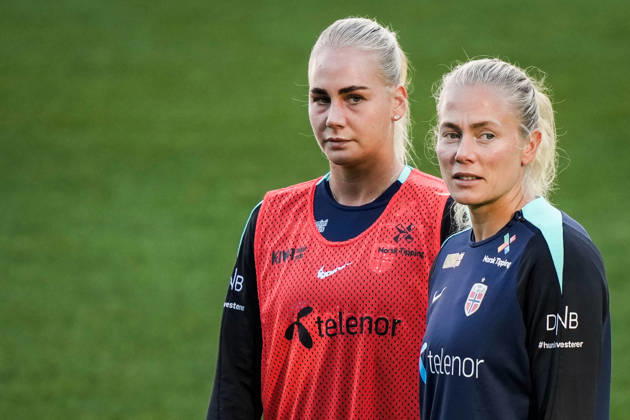 The women s national soccer team is preparing for the World Cup qualifiers Oslo, October 7, 2026 Cathinka Cecilie Friis Tandberg and Guro Bergsvand during a training session at Ullevaal Stadium, for the World Cup qualifier against Romania. The matches will be played on October 9 at Arcul de Triumf Stadium in Bucharest and on October 13 at Ullevaal Stadium in Oslo. Photo: Beate Oma Dahle, NTB, Oslo, Norway. EDITORIAL USE ONLY. RESTRICTED USE FOR BETTING COMPANIES. Copyright: xBeatexOmaxDahlex xNTBx