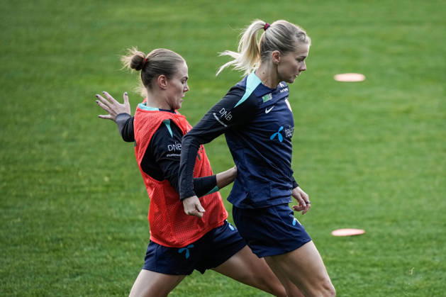 The women s national soccer team is preparing for the World Cup qualifiers Oslo, October 7, 2026 Marthine Ostenstad and Ada Hegerberg during a training session at Ullevaal Stadium, for the World Cup qualifier against Romania. The matches will be played on October 9 at Arcul de Triumf Stadium in Bucharest and on October 13 at Ullevaal Stadium in Oslo. Photo: Beate Oma Dahle, NTB, Oslo, Norway. EDITORIAL USE ONLY. RESTRICTED USE FOR BETTING COMPANIES. Copyright: xBeatexOmaxDahlex xNTBx