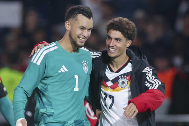 Torhueter Mio Backhaus (Germany) und Noah Darvich (Germany) cheer during the UEFA Under21 EURO Qualifier, EM, Europameisterschaft between Germany U21, U 21 and Georgia U21 at Almstadion on October 6, 2026 in Bielefeld, Germany. (Photo by Marco Steinbrenner DeFodi Images) -