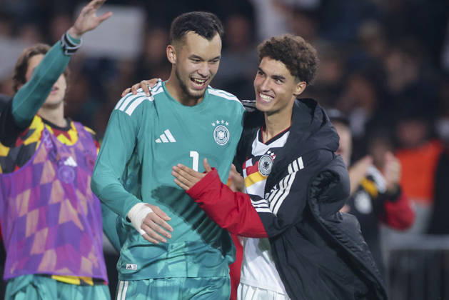 Torhueter Mio Backhaus (Germany) und Noah Darvich (Germany) cheer during the UEFA Under21 EURO Qualifier, EM, Europameisterschaft between Germany U21, U 21 and Georgia U21 at Almstadion on October 6, 2026 in Bielefeld, Germany. (Photo by Marco Steinbrenner DeFodi Images) -
