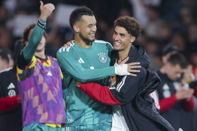 Torhueter Mio Backhaus (Germany) und Noah Darvich (Germany) cheer during the UEFA Under21 EURO Qualifier, EM, Europameisterschaft between Germany U21, U 21 and Georgia U21 at Almstadion on October 6, 2026 in Bielefeld, Germany. (Photo by Marco Steinbrenner DeFodi Images) -