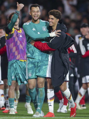 Torhueter Mio Backhaus (Germany) und Noah Darvich (Germany) cheer during the UEFA Under21 EURO Qualifier, EM, Europameisterschaft between Germany U21, U 21 and Georgia U21 at Almstadion on October 6, 2026 in Bielefeld, Germany. (Photo by Marco Steinbrenner DeFodi Images) -