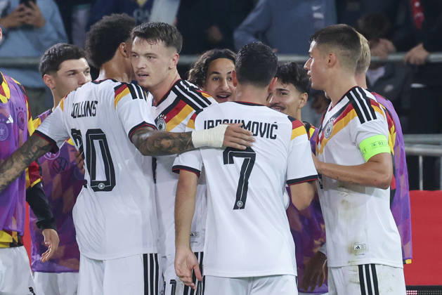 Dzenan Pejcinovic (Germany) celebrates his goal with teammates during the UEFA Under21 EURO Qualifier, EM, Europameisterschaft between Germany U21, U 21 and Georgia U21 at Almstadion on October 6, 2026 in Bielefeld, Germany. (Photo by Marco Steinbrenner DeFodi Images) -