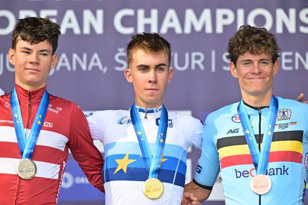 Denmark s Malthe Risbjerg; Spain s Benjamin Noval Suarez and Belgium s Vic De Smet celebrate on the podium of the Men Junior Individual Time Trial race (22km) at the cycling UEC Road European Championships, in Ljubljana, Slovenia, on Wednesday 7 October 2026. The UEC Road European Championships are taking place from 02 to 07 October in Ljubljana, Slovenia. DAVIDxPINTENS x189038051x