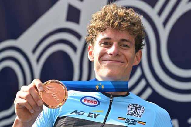Belgium s Vic De Smet , winner of the bronze medal celebrates on the podium of the Men Junior Individual Time Trial race (22km) at the cycling UEC Road European Championships, in Ljubljana, Slovenia, on Wednesday 7 October 2026. The UEC Road European Championships are taking place from 02 to 07 October in Ljubljana, Slovenia. DAVIDxPINTENS  x189038100x