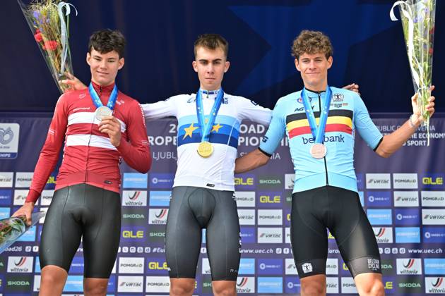 Denmark s Malthe Risbjerg; Spain s Benjamin Noval Suarez and Belgium s Vic De Smet celebrate on the podium of the Men Junior Individual Time Trial race (22km) at the cycling UEC Road European Championships, in Ljubljana, Slovenia, on Wednesday 7 October 2026. The UEC Road European Championships are taking place from 02 to 07 October in Ljubljana, Slovenia. DAVIDxPINTENS x189038119x