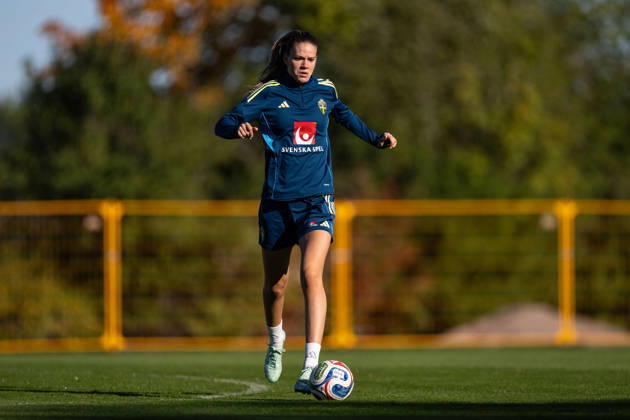 261007 Bella Andersson of the Swedish women s national football team during a training session on October 7, 2026 in Stockholm. Photo: Emma Wallskog BILDBYRAN kod EW EW0716 fotboll football soccer fotball vm-kval kval fifa womens world cup qualifier qualifier träning practice training sverige sweden dam bbeng Copyright: EMMAxWALLSKOG BB261007EW024