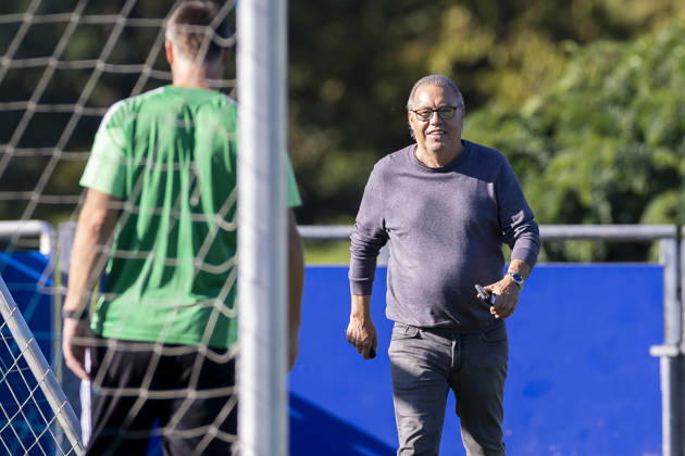 07.10.2026, Fussball, Training des FC Schalke 04. Scout Manfred Manni Dubski (FC Schalke 04). Gelsenkirchen Trainingsgelände FC Schalke 04 NRW Deutschland xRHR-FOTO YYx Copyright: RHR-FOTOx RHR-FOTO YY