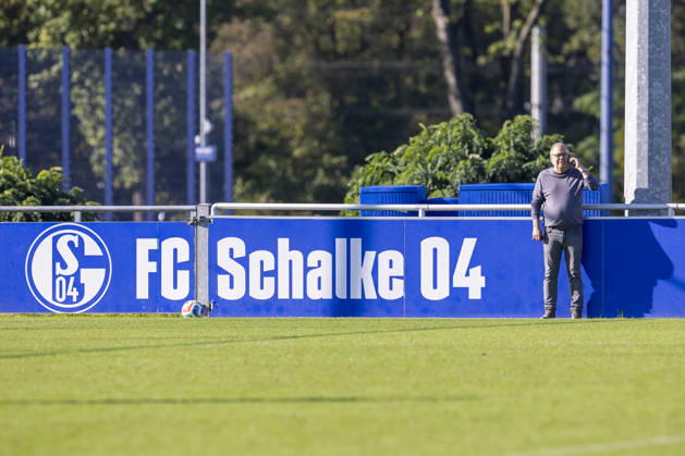 07.10.2026, Fussball, Training des FC Schalke 04. Scout Manfred Manni Dubski (FC Schalke 04). Gelsenkirchen Trainingsgelände FC Schalke 04 NRW Deutschland xRHR-FOTO YYx Copyright: RHR-FOTOx RHR-FOTO YY