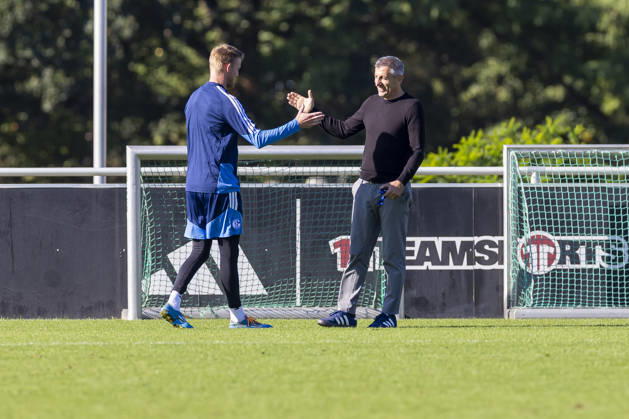 07.10.2026, Fussball, Training des FC Schalke 04. Sportlicher Leiter NLZ Ayhan Tumani (FC Schalke 04). Gelsenkirchen Trainingsgelände FC Schalke 04 NRW Deutschland xRHR-FOTO YYx Copyright: RHR-FOTOx RHR-FOTO YY
