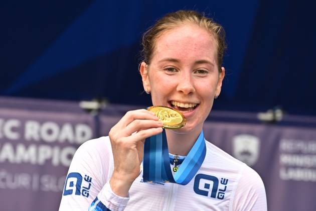 Netherlands Nienke Vinke celebrates on the podium after winning the Women U23 Individual Time Trial race (22km) at the cycling UEC Road European Championships, in Ljubljana, Slovenia, on Wednesday 7 October 2026. The UEC Road European Championships are taking place from 02 to 07 October in Ljubljana, Slovenia. DAVIDxPINTENS  x189040145x