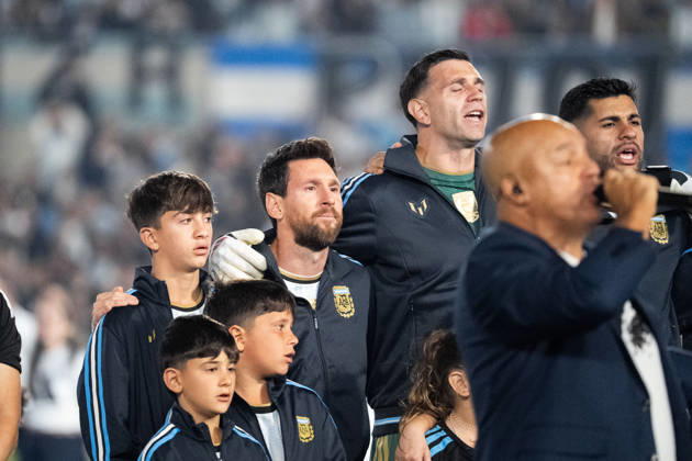 BUENOS AIRES, ARGENTINA - OCTOBER 6: Lionel Messi and Emiliano Martinez of Argentina line up for the national anthem before the International Friendly, Länderspiel, Nationalmannschaft between Argentina and Benin at the Estadio Monumental Antonio V. Liberti on October 6, 2026, in Buenos Aires, Argentina. This is Lionel Messi s last match for the Argentine national team, Nationalteam after announcing his international retirement. Richard Callis Fotoarena (Richard Callis SPP) Copyright: xRichardxCallisx xSPPx spp-en-RiCa-3026207