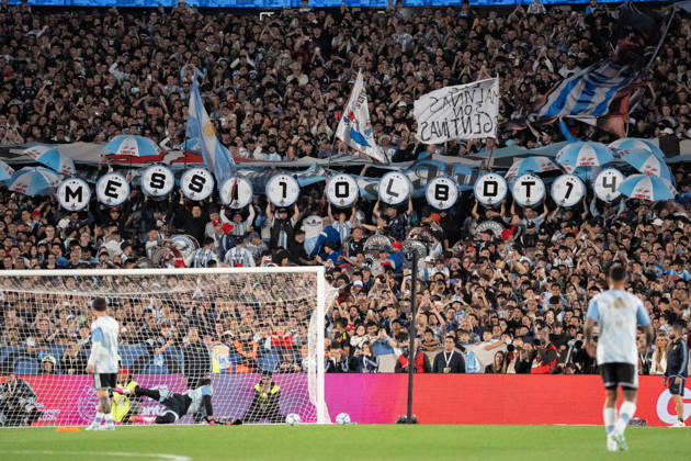 BUENOS AIRES, ARGENTINA - OCTOBER 6: Argentine fans celebrate in the stands before the International Friendly, Länderspiel, Nationalmannschaft football match between Argentina and Benin, at the Estadio Monumental Antonio V. Liberti, on October 6, 2026, in Buenos Aires, Argentina. Lionel Messi will play his last match for Argentina after announcing his retirement from the national team, Nationalteam Richard Callis Fotoarena (Richard Callis SPP) Copyright: xRichardxCallisx xSPPx spp-en-RiCa-3026219