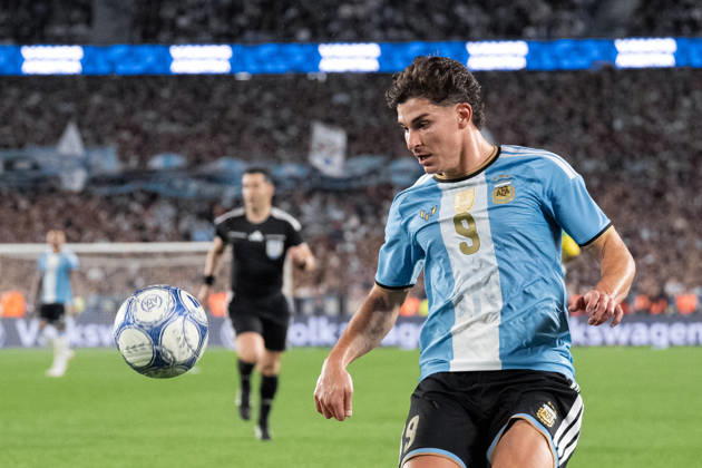 BUENOS AIRES, ARGENTINA - OCTOBER 6: Julian Alvarez of Argentina watches during the International Friendly, Länderspiel, Nationalmannschaft football match between Argentina and Benin at the Estadio Monumental Antonio V. Liberti on October 6, 2026, in Buenos Aires, Argentina. Richard Callis Fotoarena (Richard Callis SPP) Copyright: xRichardxCallisx xSPPx spp-en-RiCa-3026237