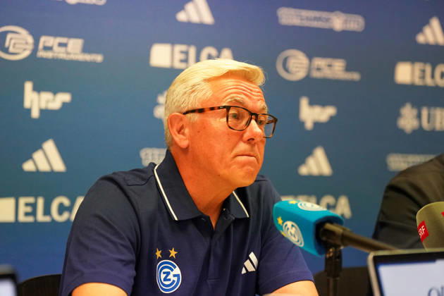 Schweiz, Zürich: Fussball - Grasshopper Club Zürich Vorstellung von Cheftrainer Olaf Janßen Pressekonferenz (Zürich) - Mimik, Gesichtsausdruck, Emotion, Pressekonferenz, Medien Copyright: xJOERANxSTEINSIEKx