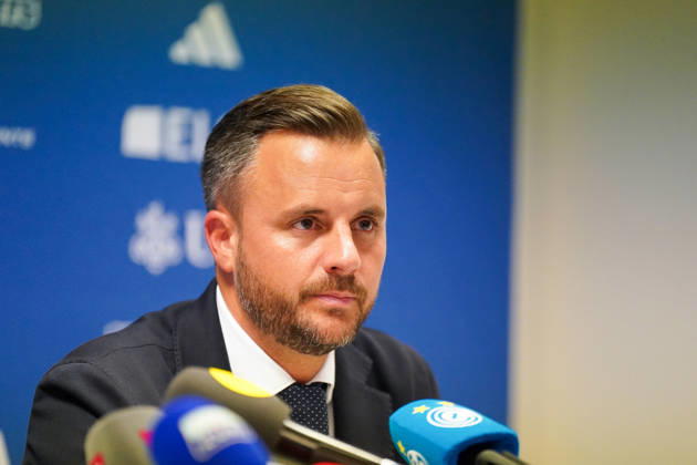 Schweiz, Zürich: Fussball - Grasshopper Club Zürich Vorstellung von Cheftrainer Olaf Janßen Ludovic Delechat, Verwaltungsratspräsident der Grasshopper Fussball AG (GFAG), bei der Medienkonferenz des Grasshopper Club Zürich (GCZ). Ludovic Delechat, GC Zürich, GCZ, Grasshoppers, Präsident, Verwaltungsratspräsident, GFAG, Bridge Football Group, Medienkonferenz, Pressekonferenz, Fussball, Super League, Zürich. Copyright: xJOERANxSTEINSIEKx
