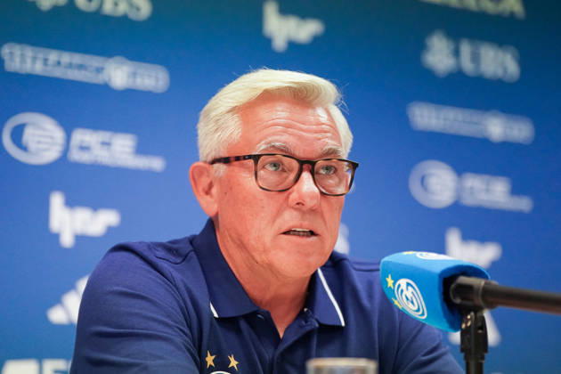 Schweiz, Zürich: Fussball - Grasshopper Club Zürich Vorstellung von Cheftrainer Olaf Janßen Pressekonferenz (Zürich) - Mimik, Gesichtsausdruck, Emotion, Pressekonferenz, Medien Copyright: xJOERANxSTEINSIEKx