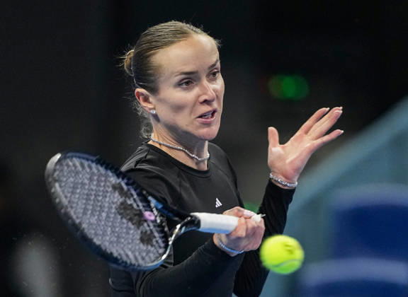 (261007) -- BEIJING, Oct. 7, 2026 -- Elina Svitolina of Ukraine hits a return during the women s singles round of 16 match against Ann Li of the United States at 2026 China Open tennis tournament in Beijing, China, Oct. 7, 2026. ) (SP)CHINA-BEIJING-TENNIS-CHINA OPEN-WOMEN S SINGLES (CN) SunxFei