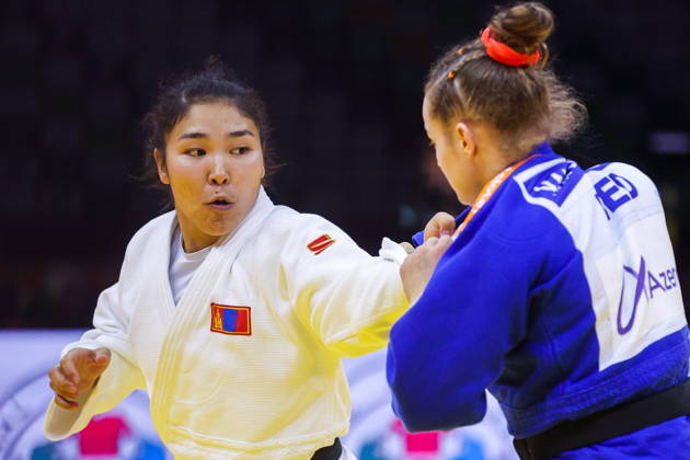 AZERBAIJAN, BAKU - OCTOBER 7, 2026: Lkhagvatogoogiin Enkhriilen (L) of Mongolia and Joanne van Lieshout of the Netherlands compete in their -63 kg bout as part of the 2026 World Judo Championships at the National Gymnastics Arena 2026 World Judo Championships In Baku - ZUMAt113 20261007_zaa_t113_425 Copyright: xMikhailxSinitsynx