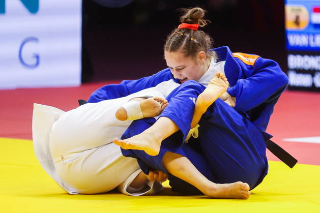 AZERBAIJAN, BAKU - OCTOBER 7, 2026: Lkhagvatogoogiin Enkhriilen (L) of Mongolia and Joanne van Lieshout of the Netherlands compete in their -63 kg bout as part of the 2026 World Judo Championships at the National Gymnastics Arena. Mikhail Sinitsyn TASS 98914002