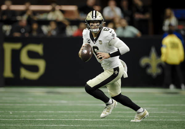 NEW ORLEANS, LA - OCTOBER 05: Tyler Shough 6 of the New Orleans Saints plays against the Atlanta Falcons during the first half of a game at Caesars Superdome on October 5, 2026, in New Orleans, Louisiana. (Photo by Derick Hingle Icon Sportswire) NFL, American Football Herren, USA OCT 05 Falcons at Saints EDITORIAL USE ONLY Icon12626105025