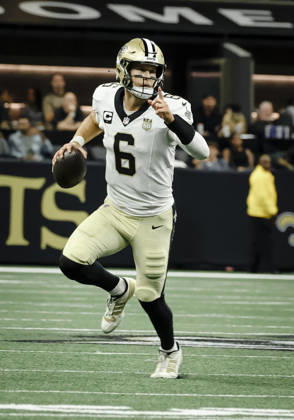NEW ORLEANS, LA - OCTOBER 05: Tyler Shough 6 of the New Orleans Saints looks to pass against the Atlanta Falcons during the second half of a game at Caesars Superdome on October 5, 2026, in New Orleans, Louisiana. (Photo by Derick Hingle Icon Sportswire) NFL, American Football Herren, USA OCT 05 Falcons at Saints EDITORIAL USE ONLY Icon12626105030