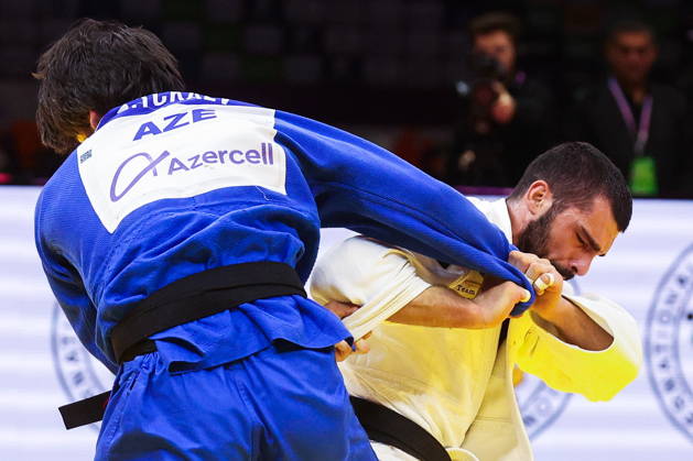 AZERBAIJAN, BAKU - OCTOBER 7, 2026: Tato Grigalashvili (R) of Georgia and Zelim Tckaev of Azerbaijan compete in their -81 kg bout as part of the 2026 World Judo Championships at the National Gymnastics Arena. Mikhail Sinitsyn TASS 98917462
