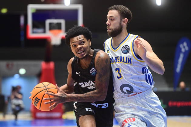Men s basketball Champions League, group G, 1st round, match Slavia Praha NBK and Alba Berlin in Pardubice, Czech Republic, October 7, 2026. From left Ronaldo Segu of Slavia, Jordan Ford of Alba Berlin. (CTKxPhoto JosefxVostarek) CTKPhotoP2026100707185 CTKPhotoP2026100707185
