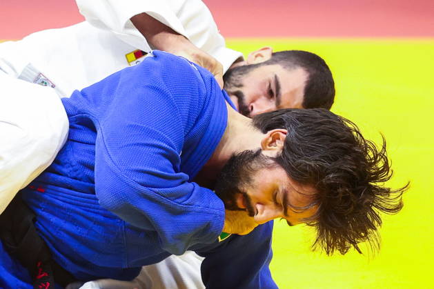 AZERBAIJAN, BAKU - OCTOBER 7, 2026: Zelim Tckaev (back) of Azerbaijan and Tato Grigalashvili of Georgia compete in their -81 kg bout as part of the 2026 World Judo Championships at the National Gymnastics Arena 2026 World Judo Championships In Baku - ZUMAt113 20261007_zaa_t113_493 Copyright: xMikhailxSinitsynx