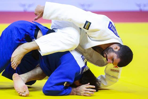 AZERBAIJAN, BAKU - OCTOBER 7, 2026: Zelim Tckaev (top) of Azerbaijan and Tato Grigalashvili of Georgia compete in their -81 kg bout as part of the 2026 World Judo Championships at the National Gymnastics Arena 2026 World Judo Championships In Baku - ZUMAt113 20261007_zaa_t113_495 Copyright: xMikhailxSinitsynx