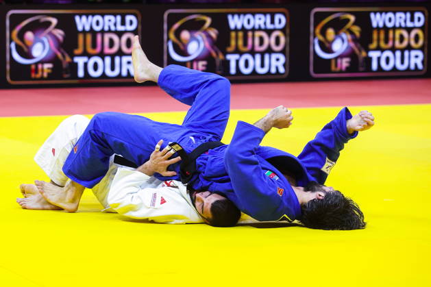 AZERBAIJAN, BAKU - OCTOBER 7, 2026: Tato Grigalashvili (L) of Georgia and Zelim Tckaev of Azerbaijan compete in their -81 kg bout as part of the 2026 World Judo Championships at the National Gymnastics Arena. Mikhail Sinitsyn TASS  98918064